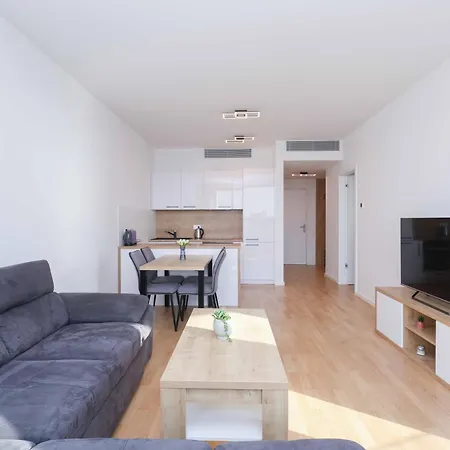 Sky Park Tower 3, Free Parking And Beautiful Views Μπρατισλάβα